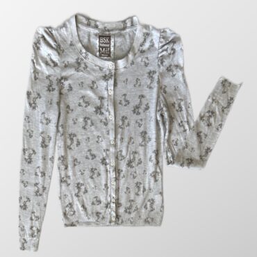 סריג קרדיגן דקיק BSX Knitwear צבע אפור עם הדפסי פרחים עדינים! עם כתפיים קצת תפוחות!