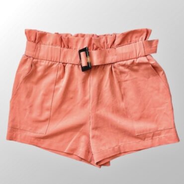 מכנסיים קצרים מחויטים בגזרה גבוהה! בשילוב חגורת בד! מידה S