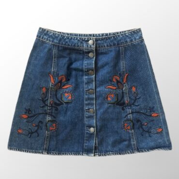 חצאית ג׳ינס רקומה מידה 28 pull&bear