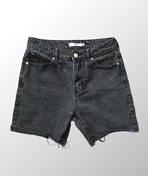 מכנסי ג׳ינס קצרים בצבע שחור! גזרה גבוהה! ללא לייקרה!  מידה M Adika