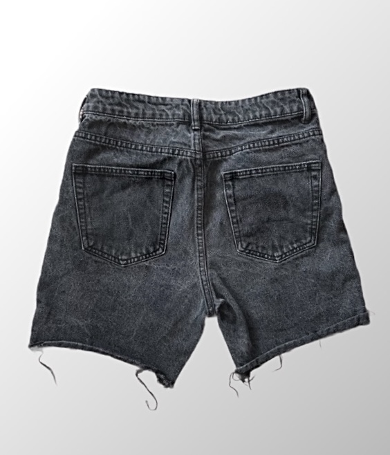 מכנסי ג׳ינס קצרים בצבע שחור! גזרה גבוהה! ללא לייקרה!  מידה M Adika – תמונה 2