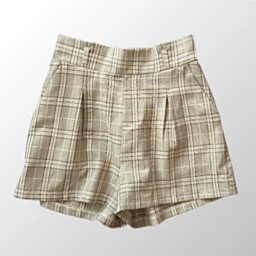 מכנסיים קצרים משובצים בגזרה גבוהה  מידה S