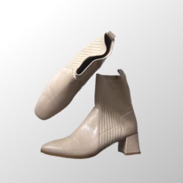 מגפון חדש!דמוי עור בשילוב בד גרב בצבע ניוד! גובה עקב 6 ס״מ