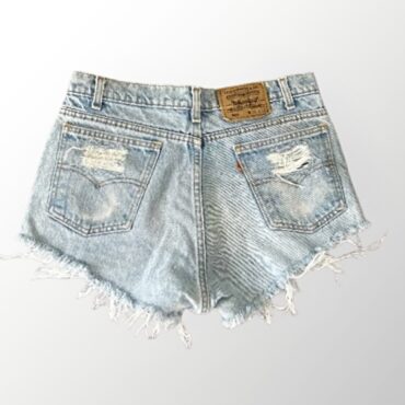 מכנסי ג׳ינס קצרים בגזרה גבוהה!  Levi’s יתאימו למידה 38-40