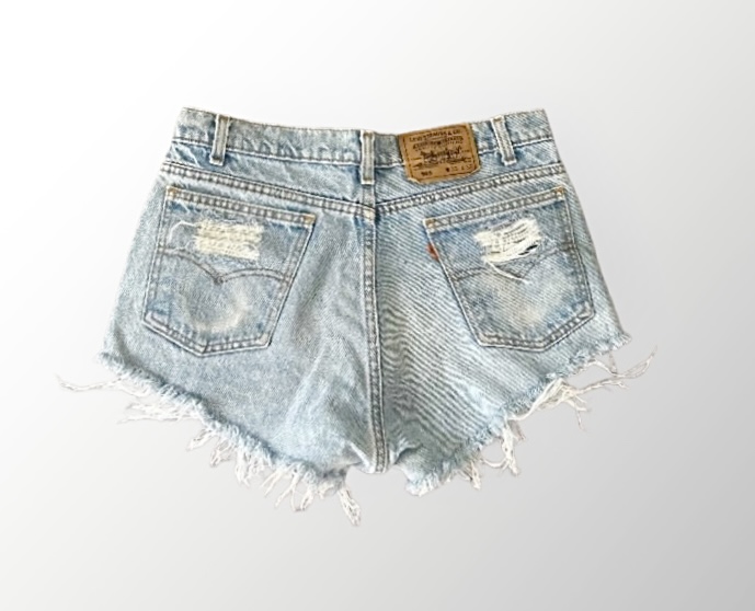 מכנסי ג׳ינס קצרים בגזרה גבוהה!  Levi’s יתאימו למידה 38-40