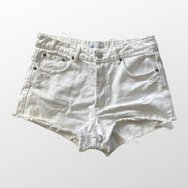 מכנסי ג׳ינס קצרים בצבע לבן! גזרה גבוהה! (ללא לייקרה) מידה 28 Zara