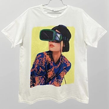 טישרט לבנה Zara עם הדפס אישה! מידה S