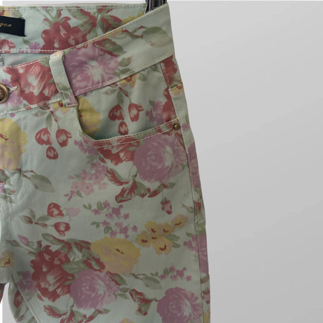 עם טיקט! ג׳ינס קצרים חדשים פרחוניים! מעל הברך גזרה גבוהה! לייקרה! מידה S RoseMayer – תמונה 2