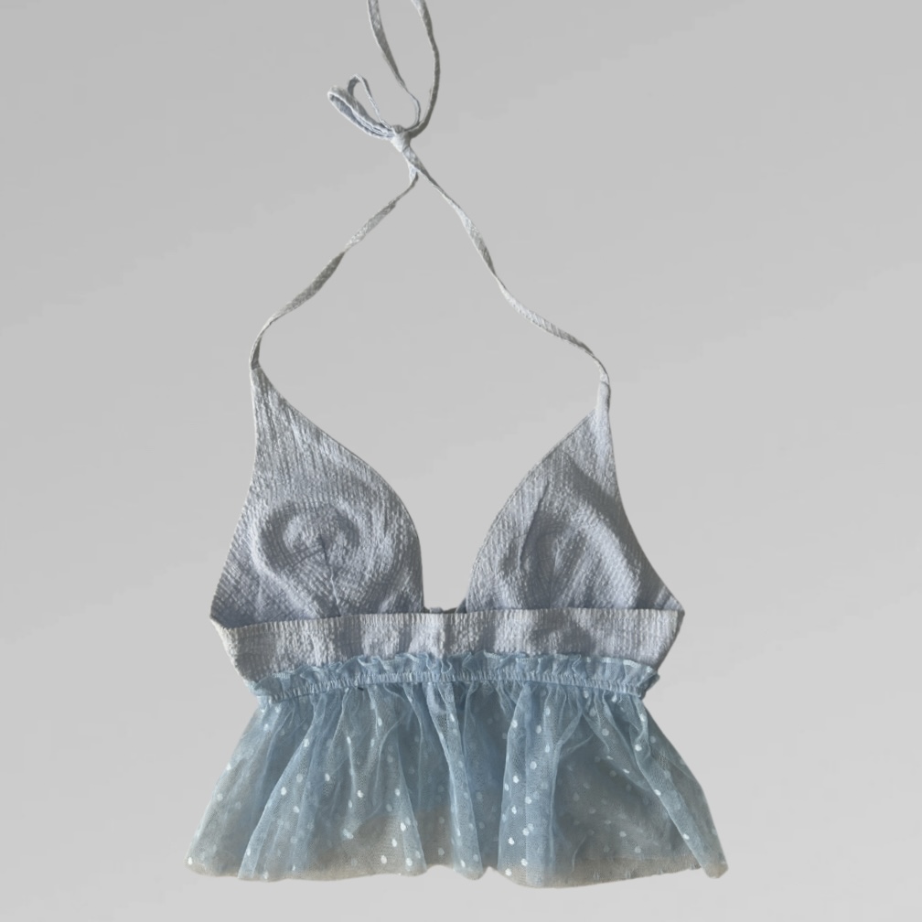 גופיית קרופ קולר משולשים בצבע תכלת ! בשילוב טול מנוקד וקשירה – תמונה 2