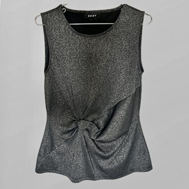 חולצה מנצנצת כסופה עם כיווץ במותן M DKNY