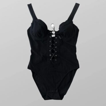 בגד גוף של Jack Cuba חדש! צבע שחור! 95% כותנה 5% לייקרה!  בשילוב שרוכים!  ברזלים בחזה. מידה M