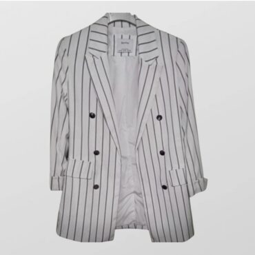 בלייזר מחוייט בצבע לבן עם פסים דקים! כפתורי כסף! מידה XS Bershka