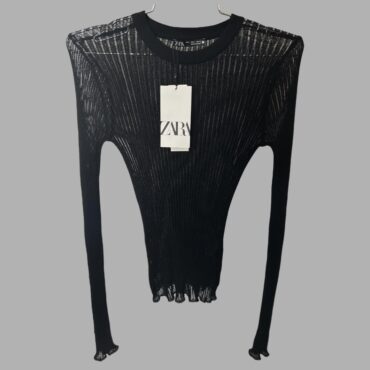 ZARA עם טיקט! חולצה שחורה לייקרה שקפקפה מידה S טקסטורת פסים