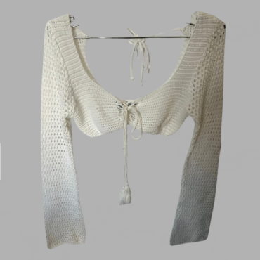 עם טיקט! טופ קרופ סריג לבן מידה S עם חירורים כיווצים חגיגי