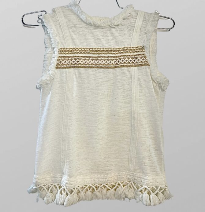 חולצת בוהו שיק עם עיטורים ופרנזים! בצבע קרם XS Topshop