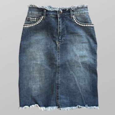 חצאית מידי ג׳ינס לייקרה! בעיטור ניטים עדינים! מידה 38 MixRay