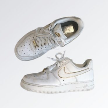 סניקרס Nike Air Force בשילוב זהב מידה 38