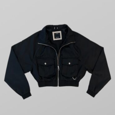 ג׳קט Bershka דקיק עם כיסים גדולים אוברסייז וגומי! מידה 36 במותן