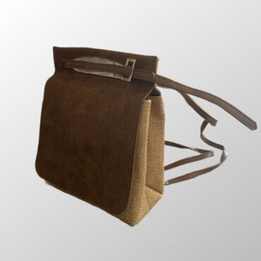 תיק עם רצועה ארוכה שהופך לתיק גב קטן משולב דמוי עור וקש!