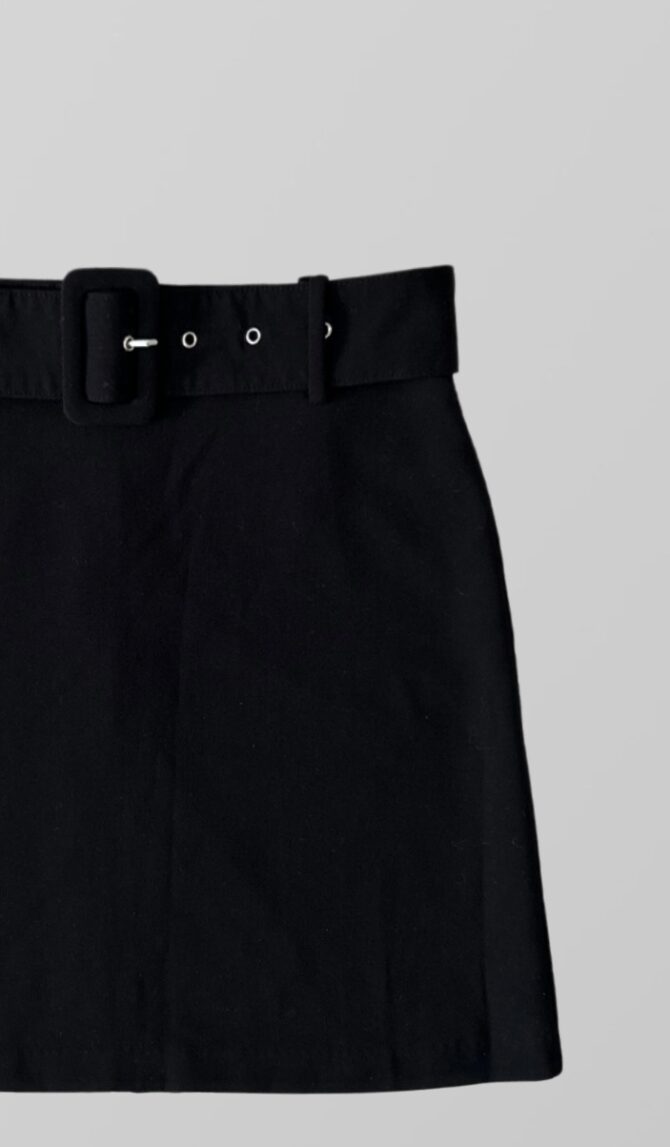 ⁦חצאית מיני ZARA  מידה 34 בגזרת A בשילוב חגורת בד⁩ – תמונה ⁦2⁩