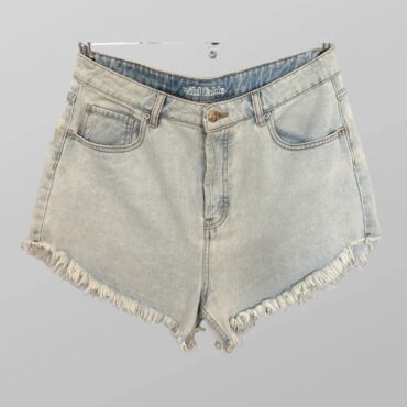 גינס קצרים בגזרה גבוהה עם סיומת פרומה מידה 42