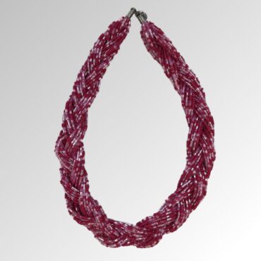 שרשרת צמה חרוזים מעוצבת בצבעי ורוד