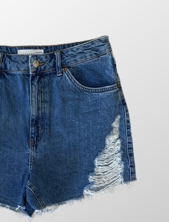 ⁦מכנסי ג׳ינס קרעים Topshop קצרים גזרה גבוהה מידה 40⁩ – תמונה ⁦2⁩