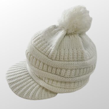 כובע סרוג לבן מנצנץ בסגנון קסקט! Topten