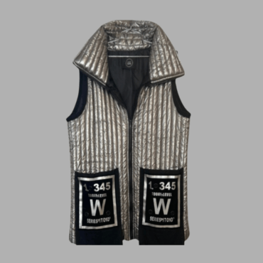 SASHA מידה L וסט אוברסייז כסוף מרופד עם פרינטים בשחור לבן. מצב כמו חדש