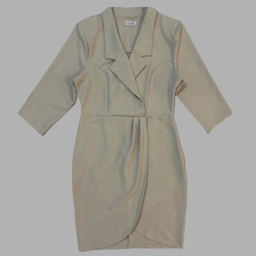 שמלת מידי Ice Cube מחויטת בצבע בז׳!