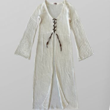 עליונית סריג מחוררת ומעוצבת בשילוב שרוכים חומים מידה M