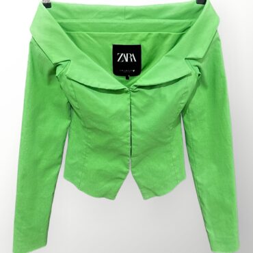 חולצה ZARA מחויטת לייקרה אוף שולדרס סגירת קרסים  XS