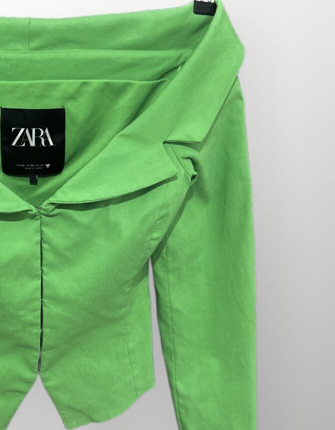⁦חולצה ZARA מחויטת לייקרה אוף שולדרס סגירת קרסים  XS⁩ – תמונה ⁦3⁩