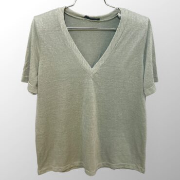 חולצת טישרט עם כריות כתפיים מידה M