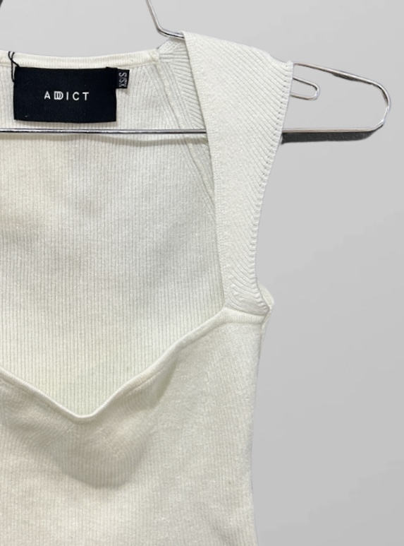 עם טיקט! חולצת גופיה סריג Addict בצבע שמנת מידה S – תמונה 2