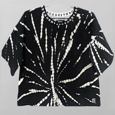 טישרט DKNY מודפס שחור לבן מבד סריג דקיק