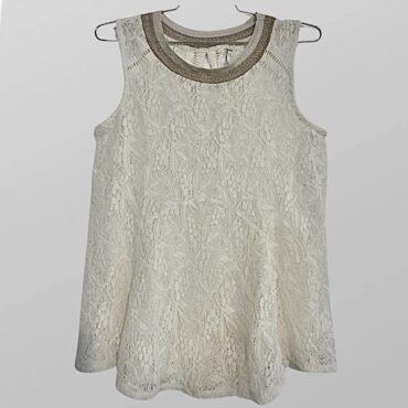 חולצת קרושה לבנה ואלגנטית עם צווארון מנצנץ!  מידה 42-44