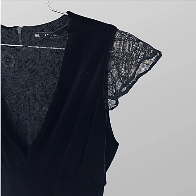 ⁦עם טיקט! אוברול קטיפה קצר בשילוב תחרה Zara מידה S⁩ – תמונה ⁦2⁩