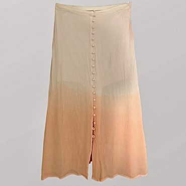 חצאית מידי כפתורים מבד טטרא עם גומי במותן אחורי