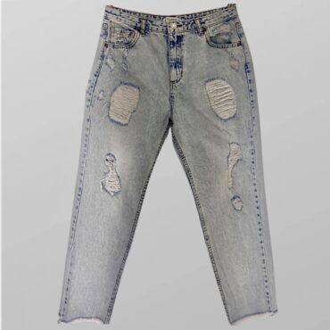 גינס MOM קרעים גזרת אמצע מידה 40 בצבע תחילת עם שטיפה מיוחדת וצבע מושלם