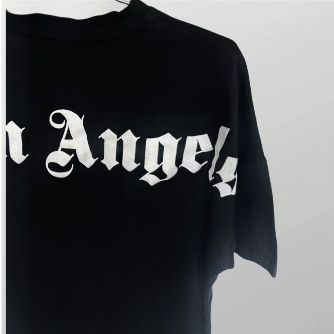 ⁦טישרט שחורה עם כיתוב אחורי Palm Angels מידה S גזרה משוחררת⁩ – תמונה ⁦2⁩