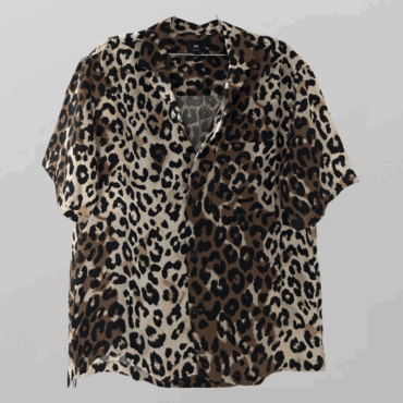 חדשה! חולצה מכופתרת אוברסייז בהדפס מנומר מידה S של Hm