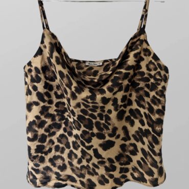 גופיה מנומרת נשפכת באזור החזה מידה M studio pasha