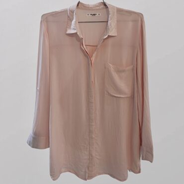 חולצה ורודה מכופתרת דקיקה ונעימה מכותנה איכותית מידה M Pull&Bear