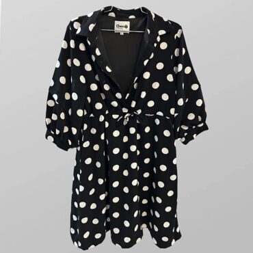 שמלת מידי אלגנטית עם קשירה במותן עם כיווצים מכופתרת בחלק עליון מידה L חן פאשן