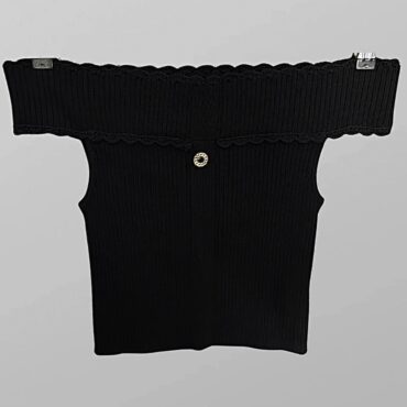 חולצת סריג אלגנטית אוף שולדרס בטקסטורת ריב מידה S