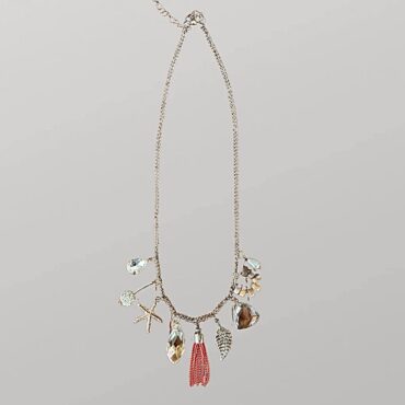 שרשרת תליונים מעוצבת אל חלד בצבע זהב