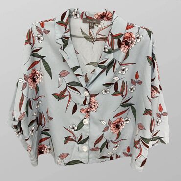 חולצה אלגנטית פרחונית מכופתרת ונשפכת אוברסייז מידה 44 באורך סטנדרטי