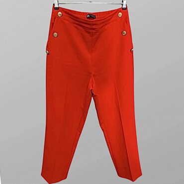 מכנסיים אדומים מחויטים גזרה גבוהה! גומי במותן בשילוב כפתורי זהב מידה 42 של זארה