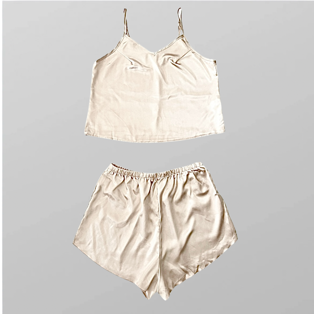 פיג׳מה סאטן בצבע קרם מידה M חדשה ללא טיקט!